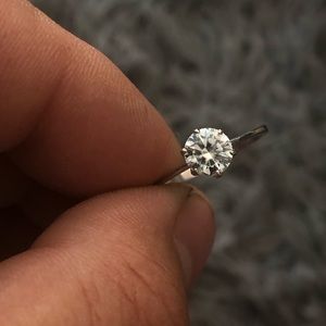 14k white gold moissanite Approximetly 0.8-1ct size 6